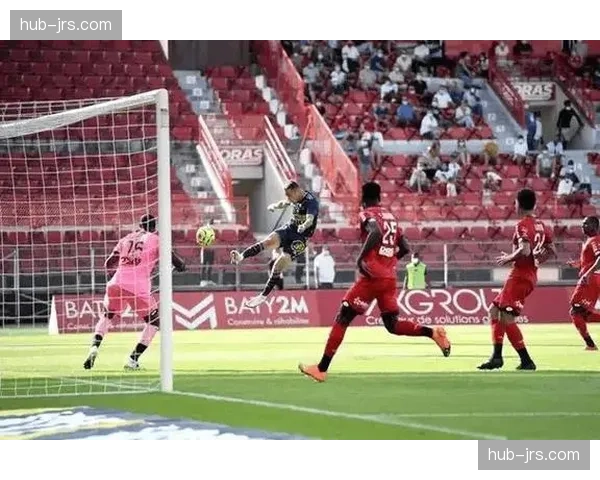 马竞5-4-1低位防守：格列兹曼深度回撤暴露攻防脱节